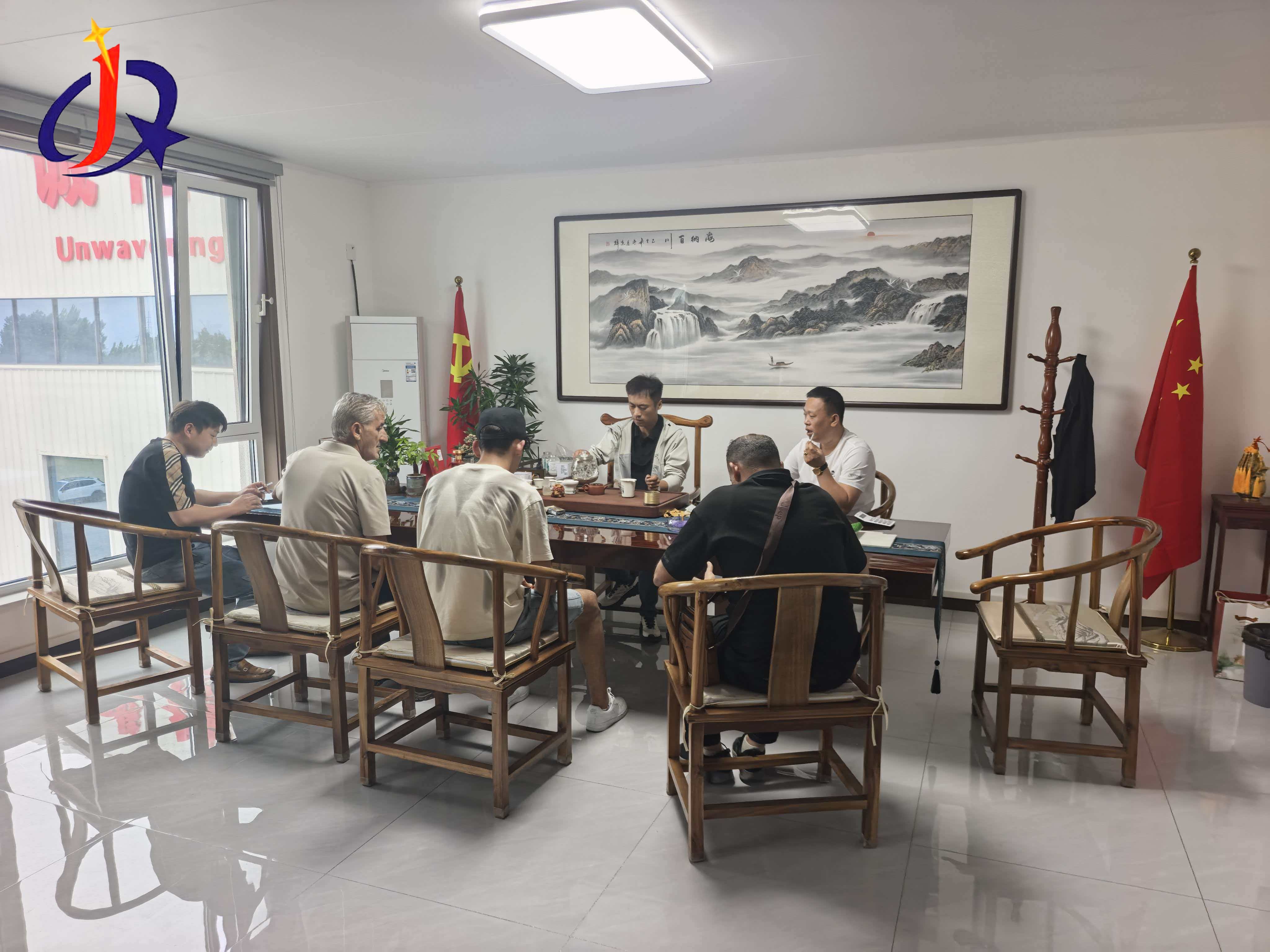 Distributor Peralatan Pengolahan Emas Kolombia Mengunjungi Mesin Jinqi untuk Kerjasama Pasar Amerika Selatan
